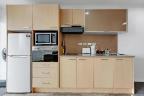 City Verve 2BR Apt with City Views and Wi-Fi